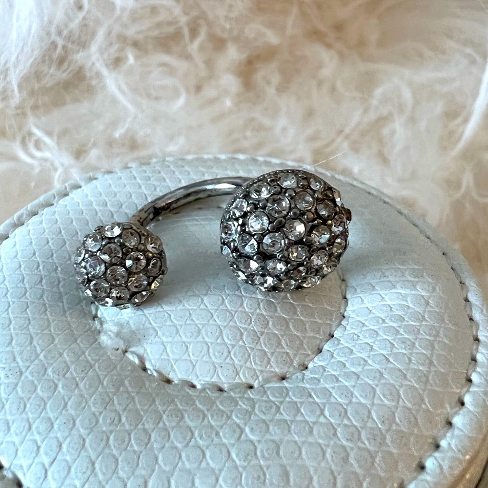 Costume Jewelry - silvertone & crystal open top ring - size 7.75